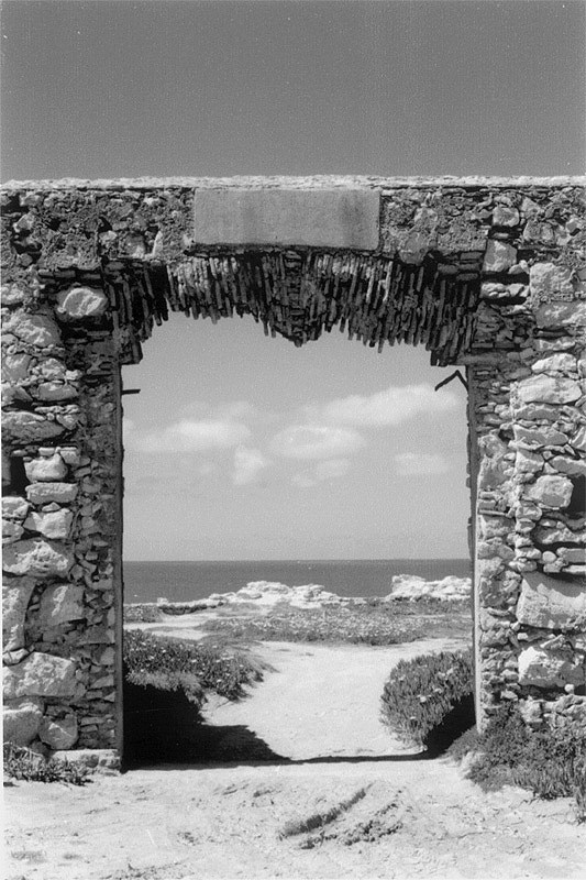 photo_portugal_guincho_ruins_20-04-02.jpg