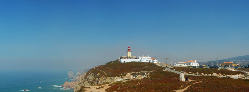 Lighthouse at Cabo da Roca near
Cascais, Portugal. (Nikon D70)
