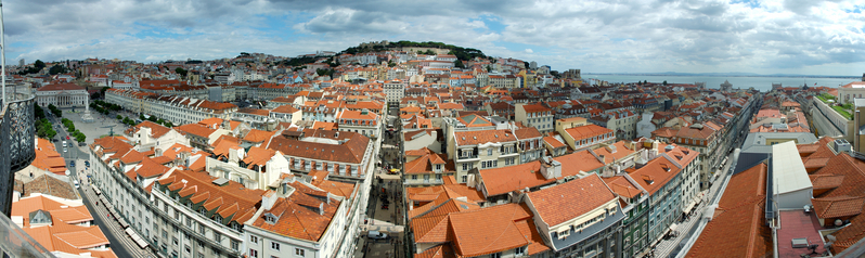 Old Lisbon from the Mirador 
do Carmo (Nikon D70)

