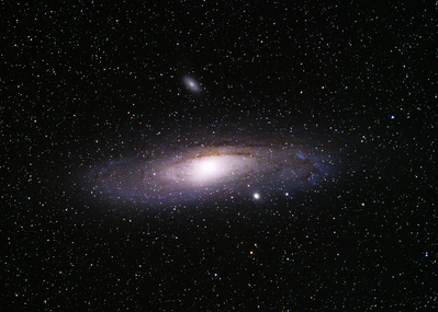 M31 - Andromeda Galaxy
My first image with my new astro gear. Taken with an unmodified Sony a7R and Astro-Tech AT65EDQ 65mm f/6.5 refractor mounted on a Losmandy G11 mount. 12 x 5 minute sub-frames, 5 averaged darks processed with DeepSkyStacker.
