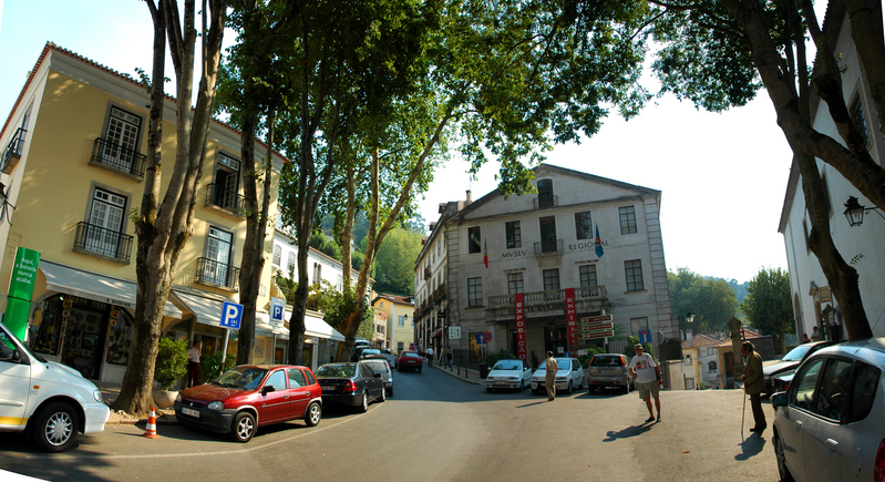 Old-town Sintra, 
Portugal. (Nikon D70)
